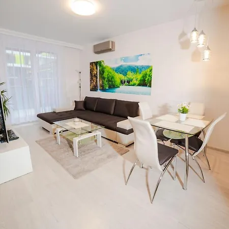 Corvin Promenade With Free Parking * Budapest